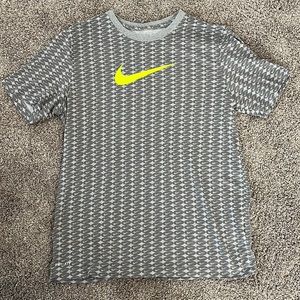 The Nike Tee Men’s Shirt